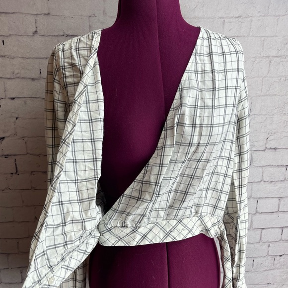 Abercrombie and fitch size XS long sleeve wrap shirt cream plaid - Picture 4 of 6
